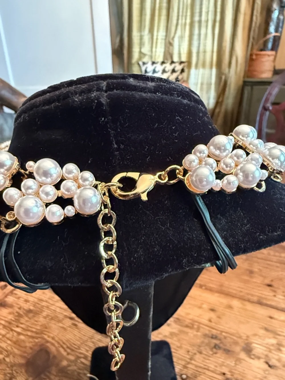 XOXO Clustered Pearl Statement Necklace in White and Gold - Picture 2 of 3